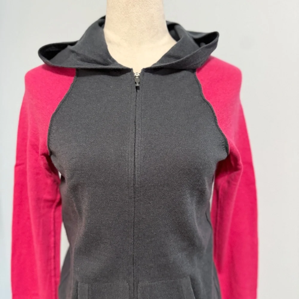 Nike Women’s Long Sleeve Zippered Knit‎ Cardigan With hood Size S